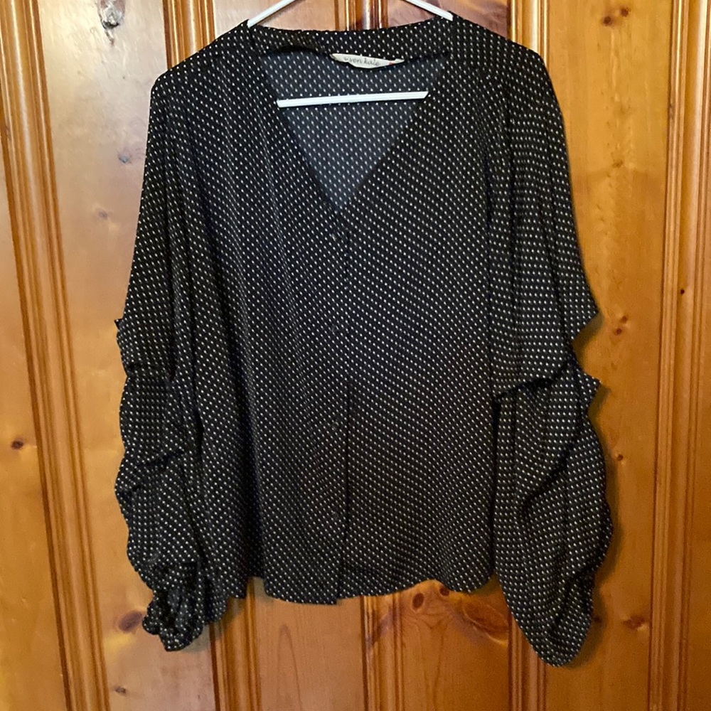 Says X-Large but fits like a Large Women’s giving kale Dress Top